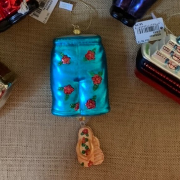 6 Glass Ornaments - Picture 4 of 7